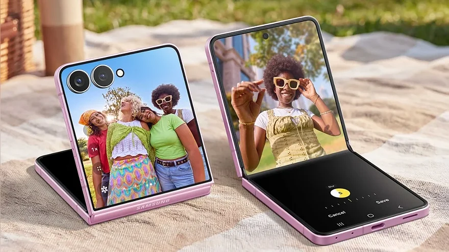 Samsung Galaxy Z Flip 8 в разложенном виде
